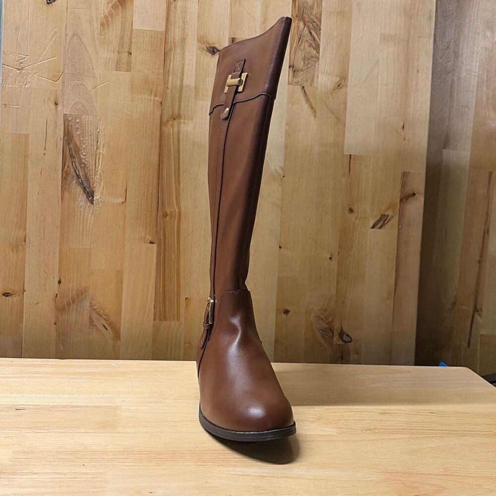 Karen Scott Deliee Riding Boots Womens 8.5W Wide Calf Cognac Brown Side Zip  NWB - Picture 3 of 8